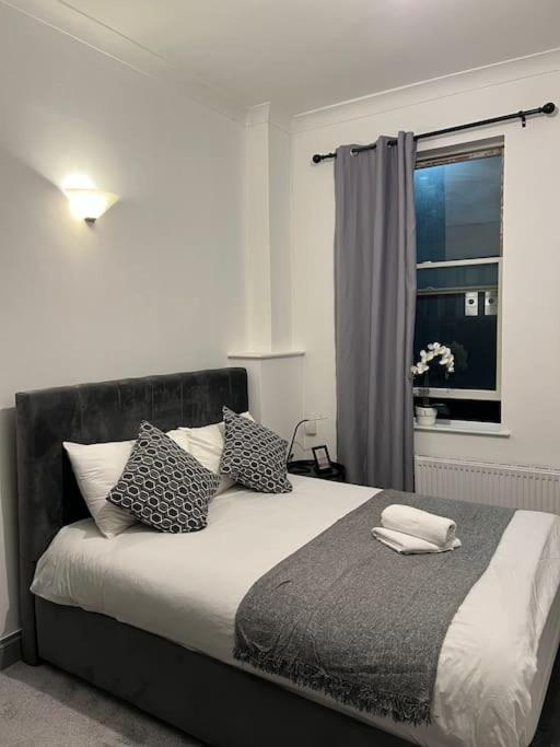 1 Bedroom Flat In Kings Cross! Лондон Екстериор снимка