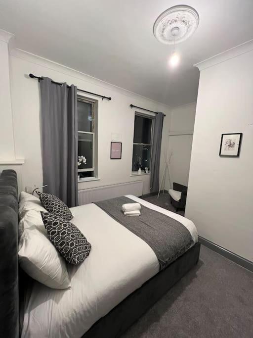 1 Bedroom Flat In Kings Cross! Лондон Екстериор снимка